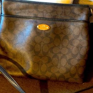 Authentic Signature Coach crossbody